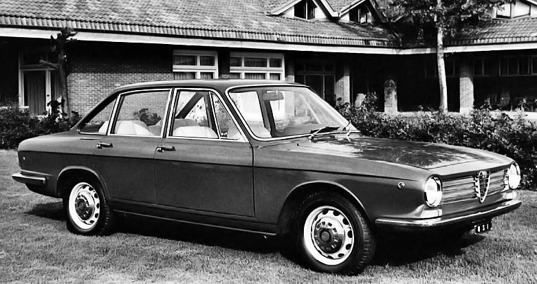 Alfa Romeo 2600 De Luxe OSI (1965).jpg
